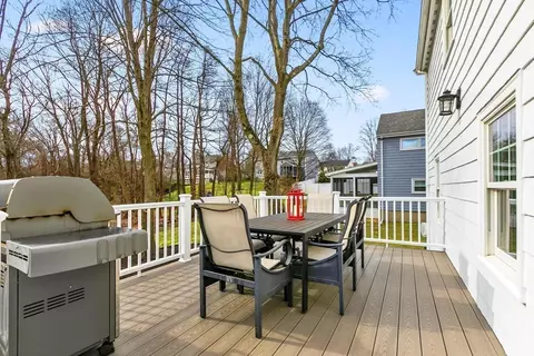 Exterior - 31 Melbourne Ave, Reading, MA 01867 photo 4 of 11