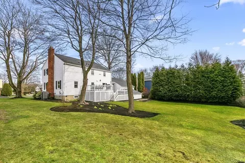 Exterior - 31 Melbourne Ave, Reading, MA 01867 photo 7 of 11