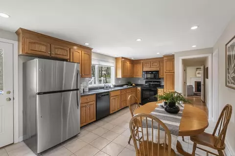 Kitchen - 31 Melbourne Ave, Reading, MA 01867 photo 1 of 2