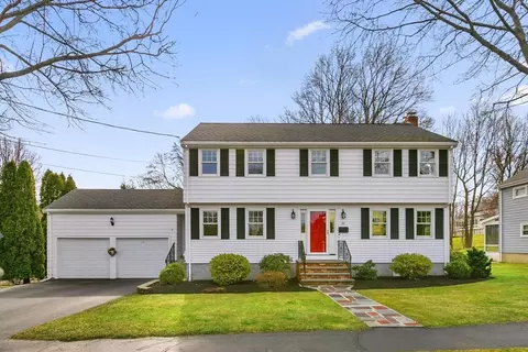 31 Melbourne Ave, Reading, MA 01867