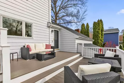 Exterior - 31 Melbourne Ave, Reading, MA 01867 photo 5 of 11
