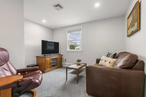 Living - 31 Melbourne Ave, Reading, MA 01867 photo 4 of 5