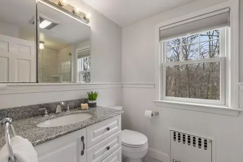 Bath - 31 Melbourne Ave, Reading, MA 01867 photo 2 of 4