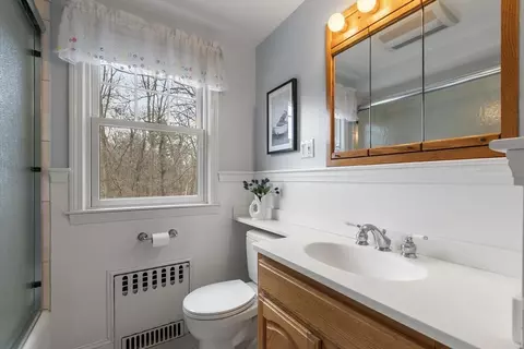 Bath - 31 Melbourne Ave, Reading, MA 01867 photo 4 of 4