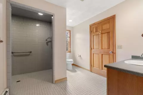Bath - 1 Eagle Dr, North Reading, MA 01864 photo 2 of 3