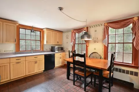 Kitchen - 158 Great Neck Rd, Wareham, MA 02571 photo 2 of 3