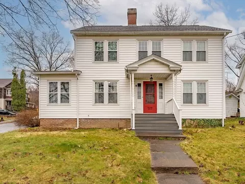77 Queen St, Holyoke, MA 01040