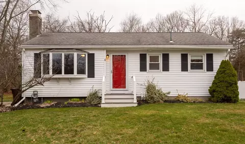 4 Cedarwood Ln, Rowley, MA 01969