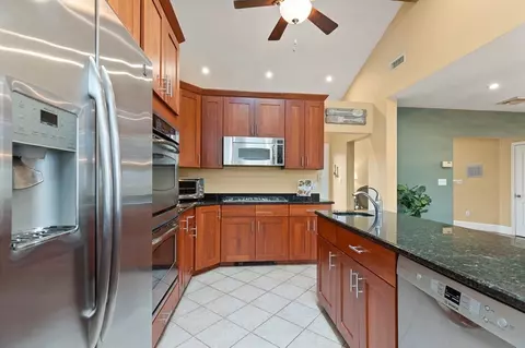 Kitchen - 100 Grand St, Reading, MA 01867 photo 5 of 6