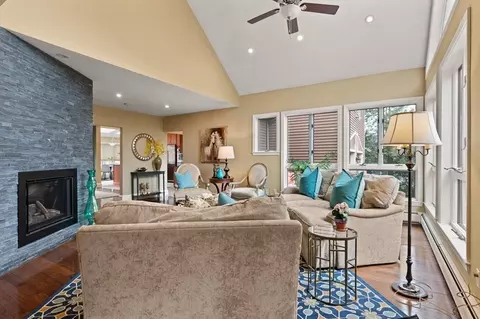 Living - 100 Grand St, Reading, MA 01867 photo 3 of 8