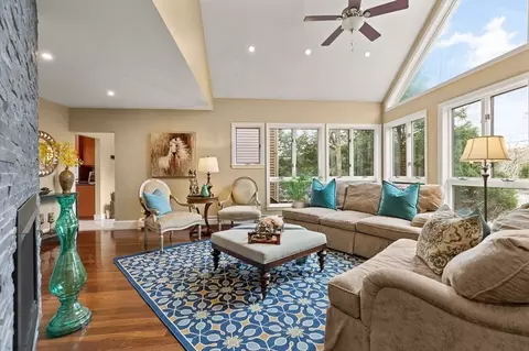 Living - 100 Grand St, Reading, MA 01867 photo 4 of 8