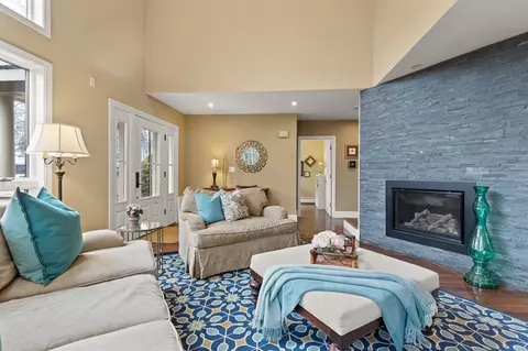 Living - 100 Grand St, Reading, MA 01867 photo 6 of 8