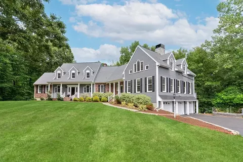 55 Robin Hl, Holliston, MA 01746
