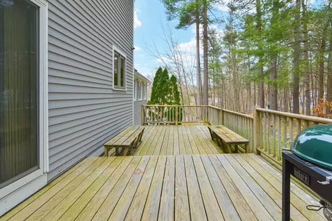 Exterior - 4 Crestview Dr, Uxbridge, MA 01569 photo 4 of 6