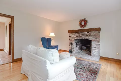 Living - 4 Crestview Dr, Uxbridge, MA 01569 photo 5 of 5
