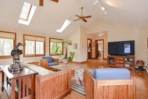 Living - 4 Crestview Dr, Uxbridge, MA 01569 photo 3 of 5