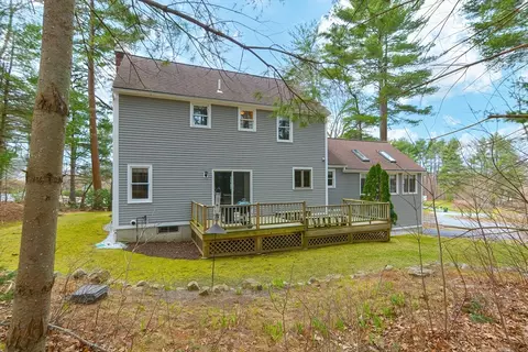 Exterior - 4 Crestview Dr, Uxbridge, MA 01569 photo 5 of 6