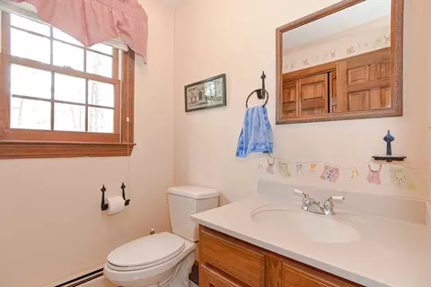Bath - 4 Crestview Dr, Uxbridge, MA 01569 photo 1 of 5