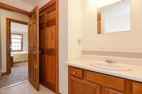 Bath - 4 Crestview Dr, Uxbridge, MA 01569 photo 4 of 5