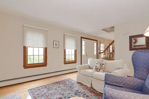 Living - 4 Crestview Dr, Uxbridge, MA 01569 photo 4 of 5