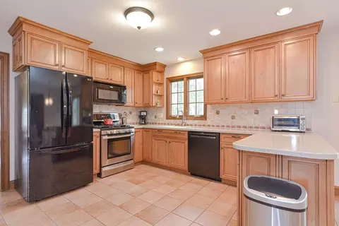 Kitchen - 4 Crestview Dr, Uxbridge, MA 01569 photo 1 of 3