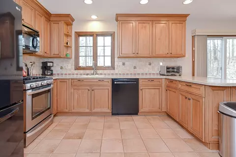 Kitchen - 4 Crestview Dr, Uxbridge, MA 01569 photo 2 of 3