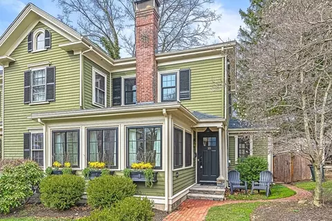 18 Myrtle St #18, Winchester, MA 01890