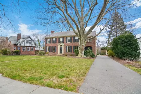 11 Stoneleigh Rd, Watertown, MA 02472