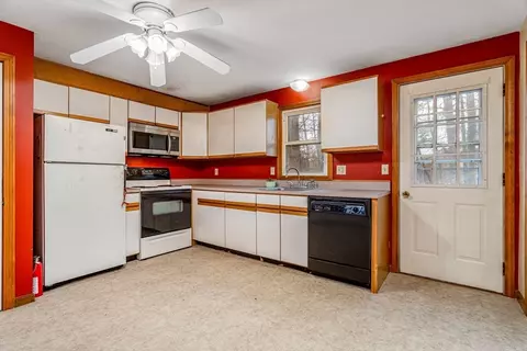 Kitchen - 100 Central Ave #3, Ayer, MA 01432 photo 3 of 5