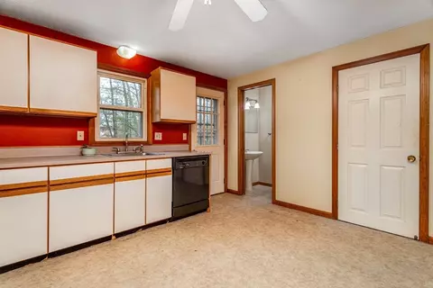 Kitchen - 100 Central Ave #3, Ayer, MA 01432 photo 4 of 5