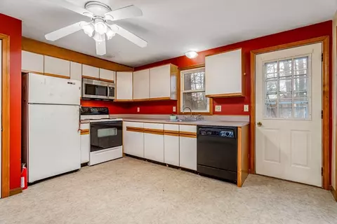 Kitchen - 100 Central Ave #3, Ayer, MA 01432 photo 2 of 5