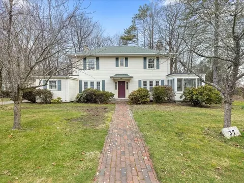 37 Prospect St, Shrewsbury, MA 01545