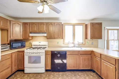 Kitchen - 25 High Tide Pl, Eastham, MA 02642 photo 3 of 3