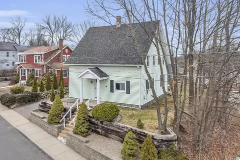 7 Tremont St, Athol, MA 01331