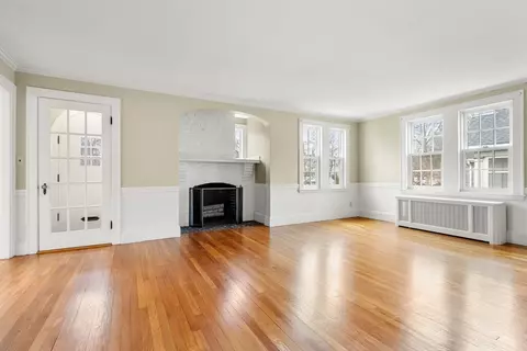 Living - 16 Corning St, Beverly, MA 01915 photo 2 of 3