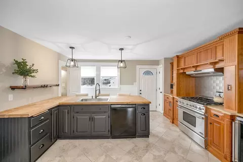 Kitchen - 35 Wetherbee Ave, Lowell, MA 01852 photo 4 of 6