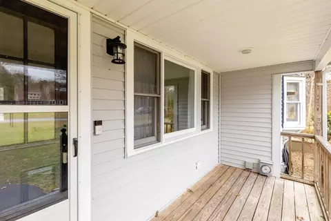 Exterior - 31 Winston Ave, Bourne, MA 02532 photo 6 of 10