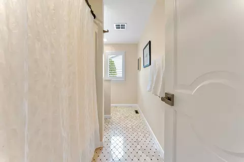 Entry Way - 25 Crest Rd, Framingham, MA 01702 photo 2 of 2