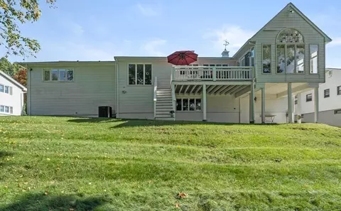 Exterior - 25 Crest Rd, Framingham, MA 01702 photo 2 of 4