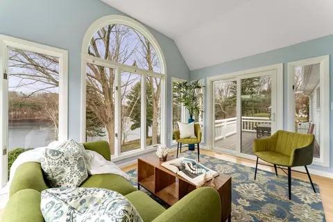 Living - 25 Crest Rd, Framingham, MA 01702 photo 5 of 5