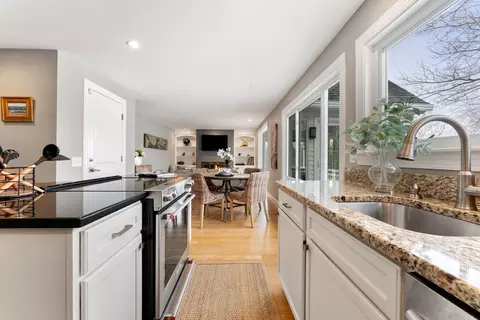 Kitchen - 25 Crest Rd, Framingham, MA 01702 photo 4 of 6