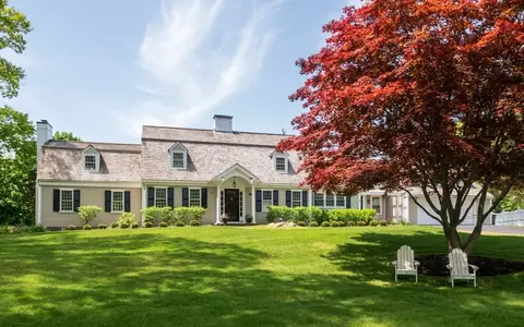 8 Rockwood Rd, Hingham, MA 02043