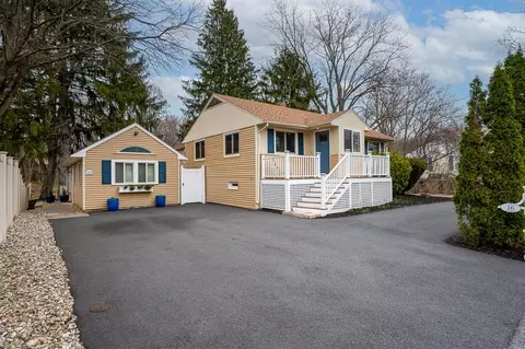 16 Robin Rd, Westborough, MA 01581