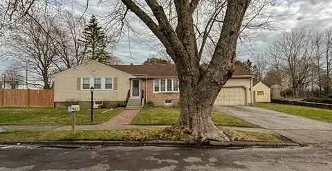 2 Prentiss Rd, Danvers, MA 01923