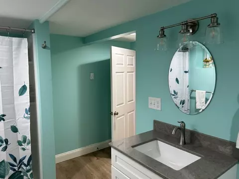 Bath - 2 Prentiss Rd, Danvers, MA 01923 photo 3 of 4