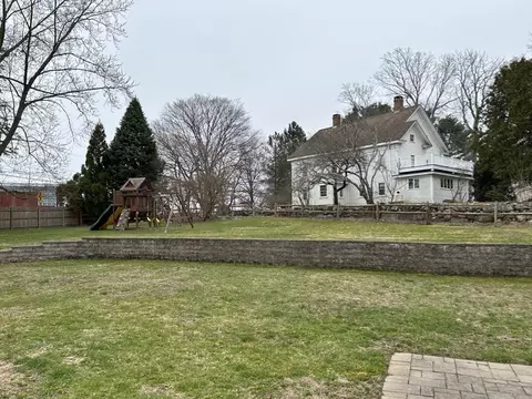 Exterior - 2 Prentiss Rd, Danvers, MA 01923 photo 4 of 5