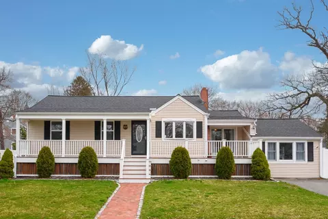 77 Knollwood Cir, Weymouth, MA 02188