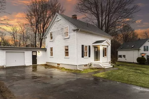 42 Garrison St, Groveland, MA 01834