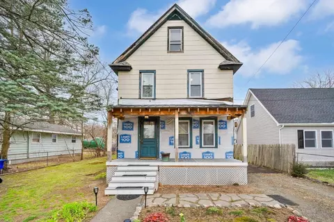62 Fargo St, Springfield, MA 01109