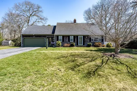 104 Monomoy Cir, Barnstable, MA 02632